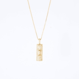 COLAR PLAQUINHA CRAVEJADA COM INICIAL LISA OURO AMARELO