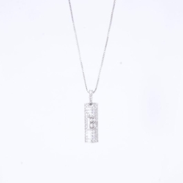 COLAR PLAQUINHA CRAVEJADA COM INICIAL LISA OURO BRANCO