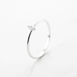 ANEL COM UM NAVETE PRATA 925