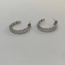 BRINCO FESTA ARGOLA CRAVEJADA COM ZIRCONIAS