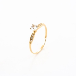 ANEL SOLITARIO COM DETALHAES NO ARO OURO 18K