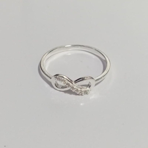 ANEL INFINITO COM DETALHE CRAVEJADO PRATA 925