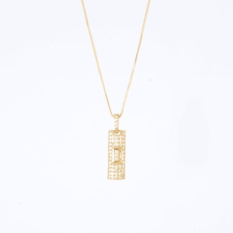 COLAR PLAQUINHA CRAVEJADA COM INICIAL LISA OURO AMARELO