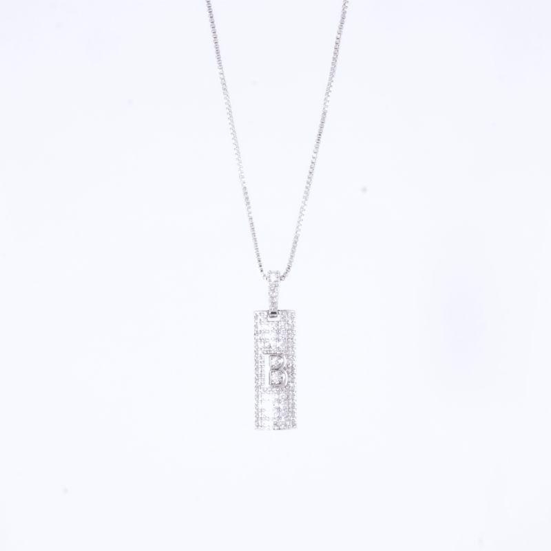 COLAR PLAQUINHA CRAVEJADA COM INICIAL LISA OURO BRANCO