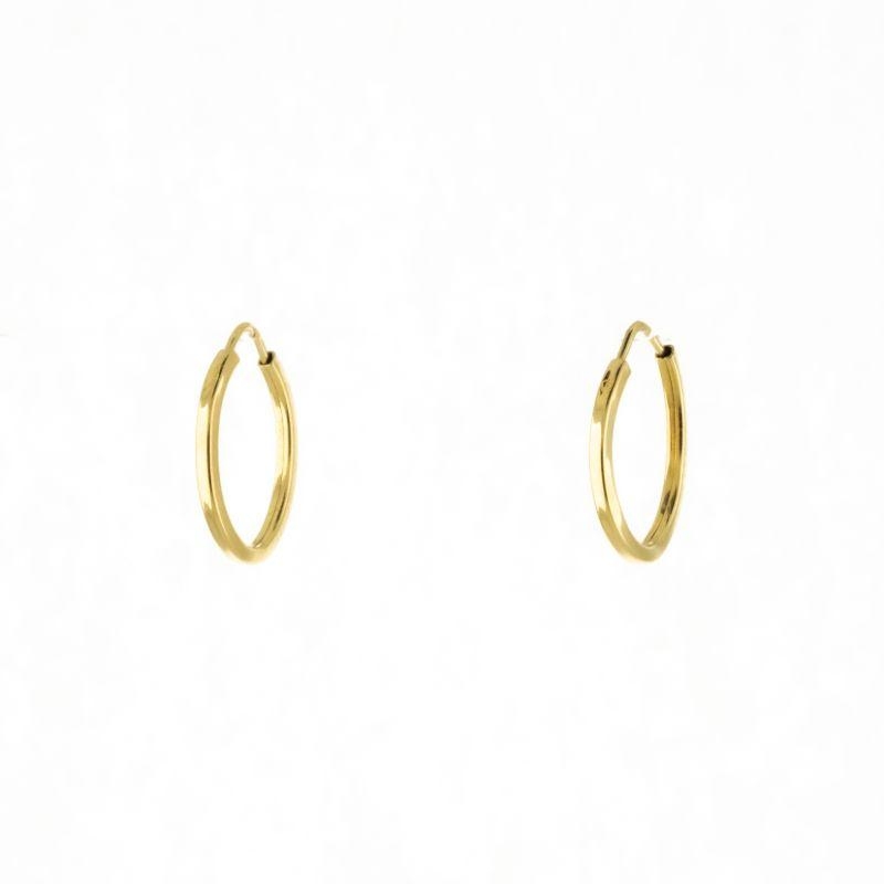 ARGOLA OVAL FINA CLASSIC OURO 18K