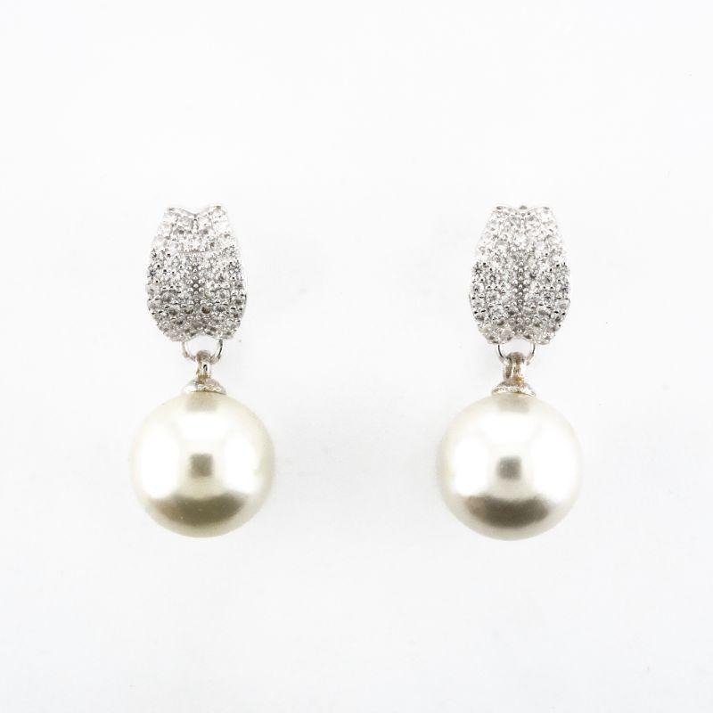 BRINCO FOLHA 2 CRAVEJADA COM PENDALO DE PEROLA