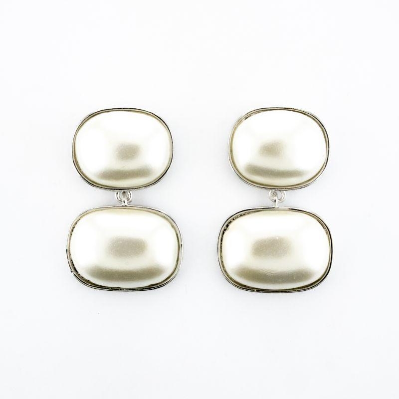 BRINCO PÊNDOLO COM 2 PÉROLAS