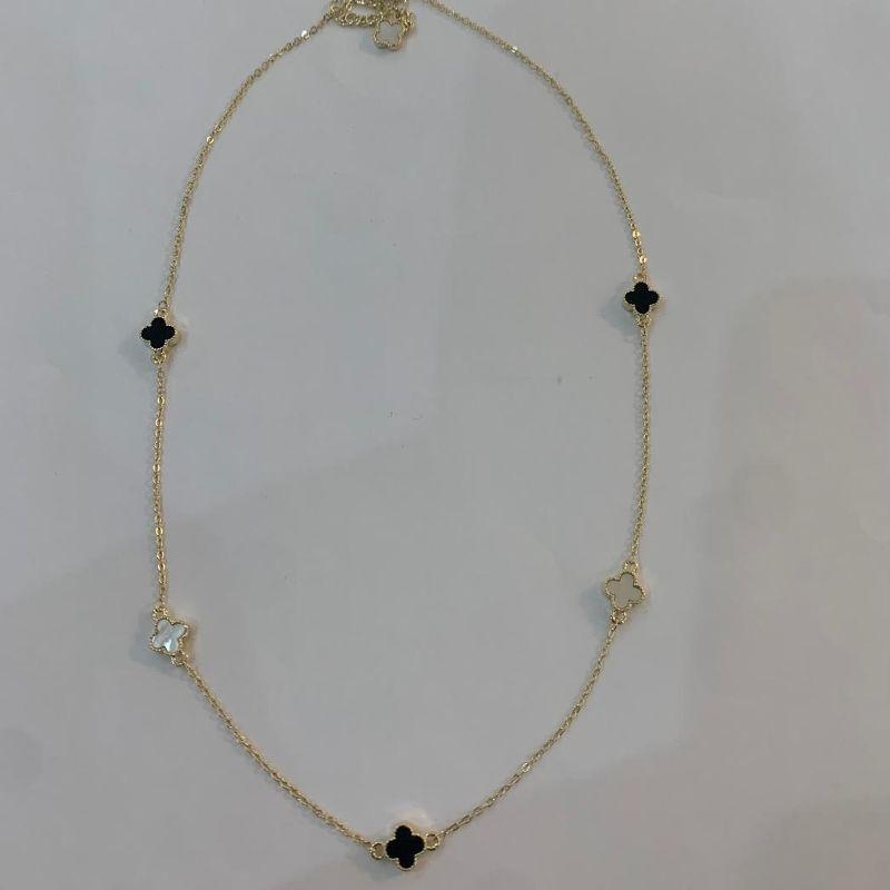 COLAR TREVO P 2 CORES ONIX E MADREPEROLA