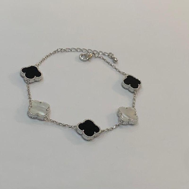 PULSEIRA TREVO ONIX/MADREPEROLA SEMIJOIA