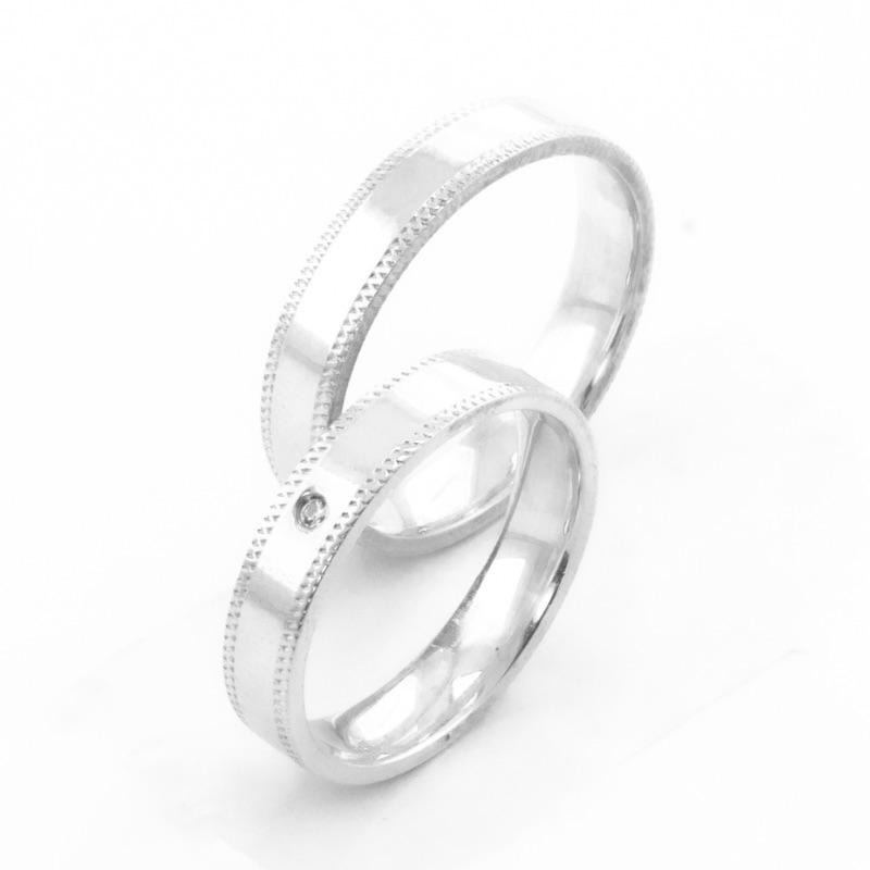 PAR DE ALIANÇAS 4MM RETA CANTO RECARTILHADO PRATA 950 (PEDIDOS E PERSONALIZAÇÃO PELO WHATSAPP)