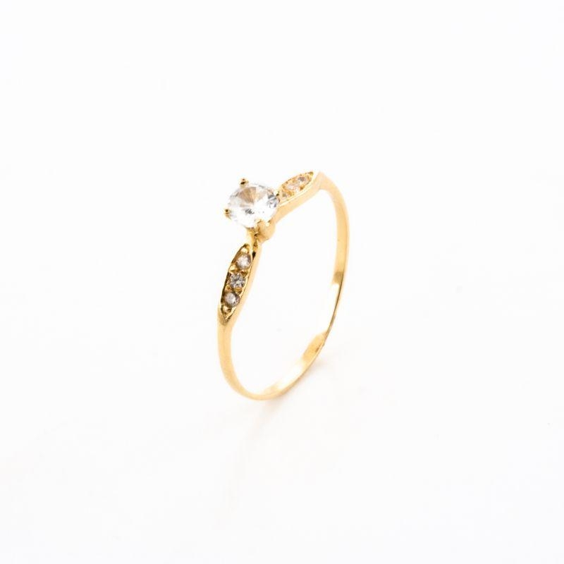 ANEL SOLITARIO COM DETALHAES NO ARO OURO 18K