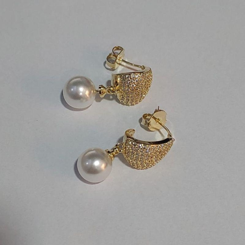 BRINCO TODO CRAVEJADO COM PÊNDOLO DE PÉROLA