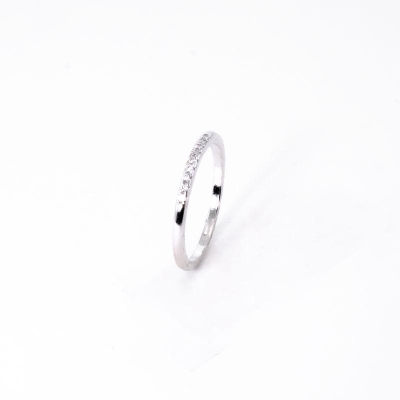 ANEL APARADOR COM 9 ZIRCÔNIAS CRAVADAS