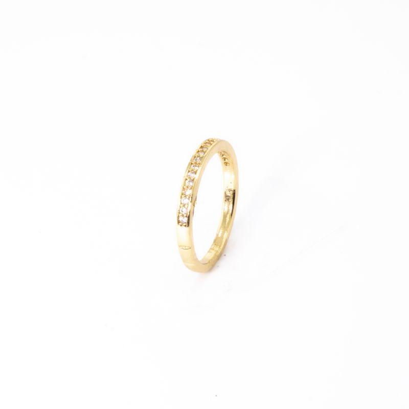 ANEL APARADOR CRAVEJADO COM ZIRCÓNIAS  E COM DETALHE NO ARO