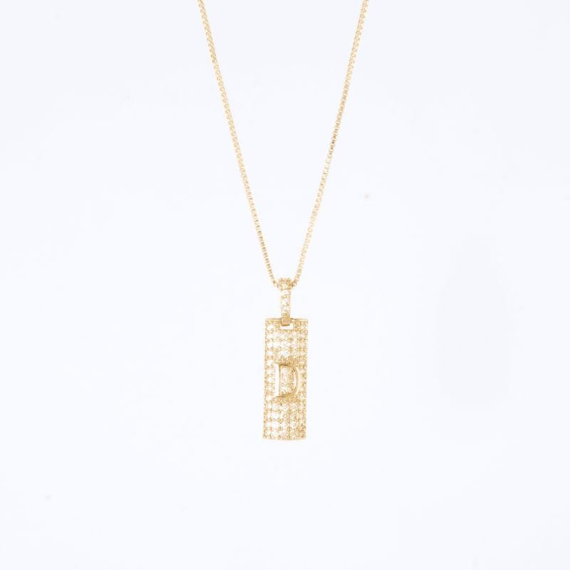 COLAR PLAQUINHA CRAVEJADA COM INICIAL LISA OURO AMARELO