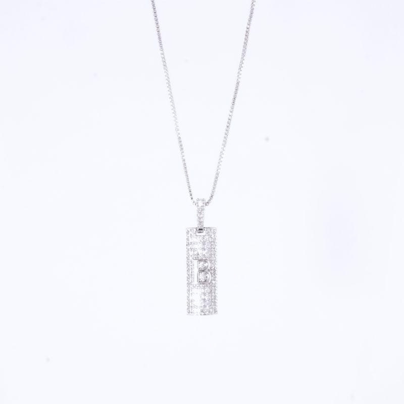 COLAR PLAQUINHA CRAVEJADA COM INICIAL LISA OURO BRANCO