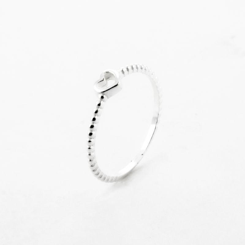 ANEL CORAÇÃO VAZADO COM A DE BOLINHA PRATA 925