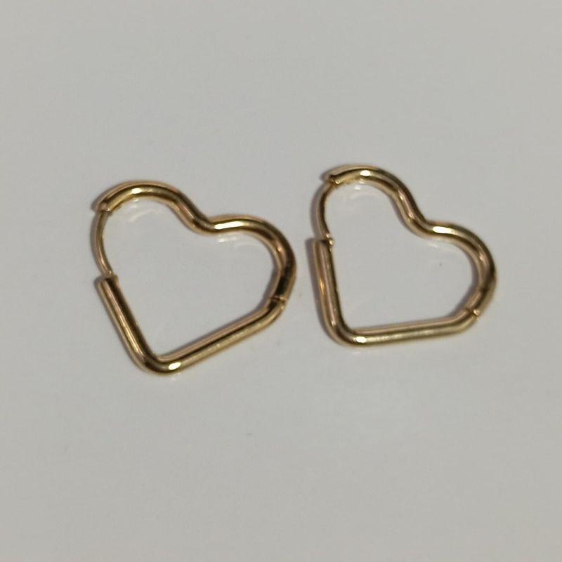 BRINCO ARGOLA CORAÇÃO G LISO BANHADO NO OURO AMARELO