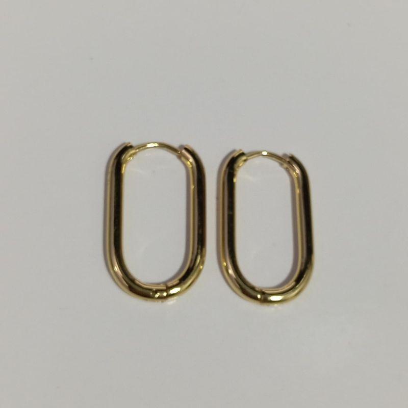 BRINCO ARGOLA QUADRADA CLASSICA G LISA BANHADO NO OURO AMARELO