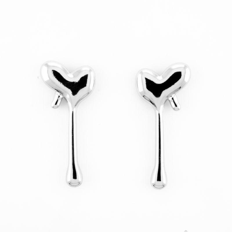 BRINCO DE CORAÇÃO DERRETENDO  BANHADO NO OURO BRANCO