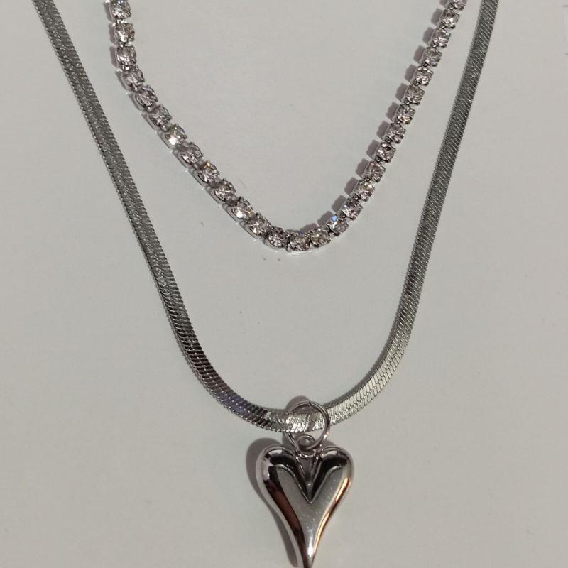 COLAR DUPLO MALHA 45CM COM PINGENTE DE CORAÇÃO E RIVIERA 40CM MAIS 5CM DE EXTENSOR BANHADO NO OURO BRANCO