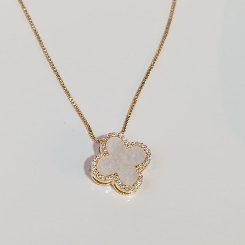 COLAR TREVO MADRE PÉROLA CARVEJADO 45CM