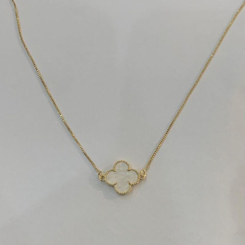 COLAR TREVO MADREPEROLA