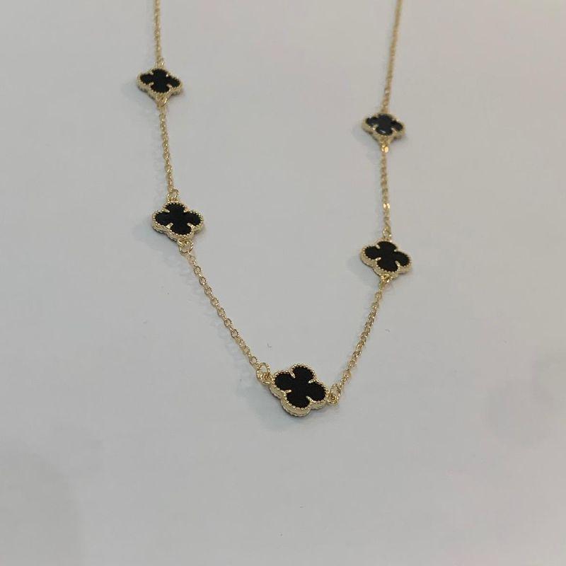 COLAR TREVO ONIX LONGO SEMIJOIA