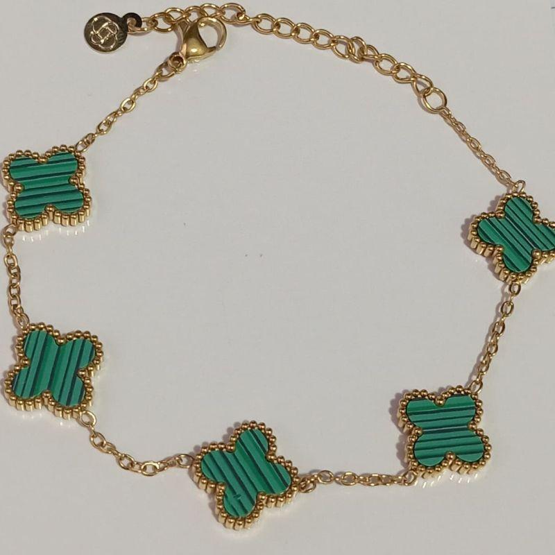 PULSEIRA 5 TREVOS MALAQUITA 18CM MAIS 5CM DE EXTENSOR BANHADA NO OURO AMARELO