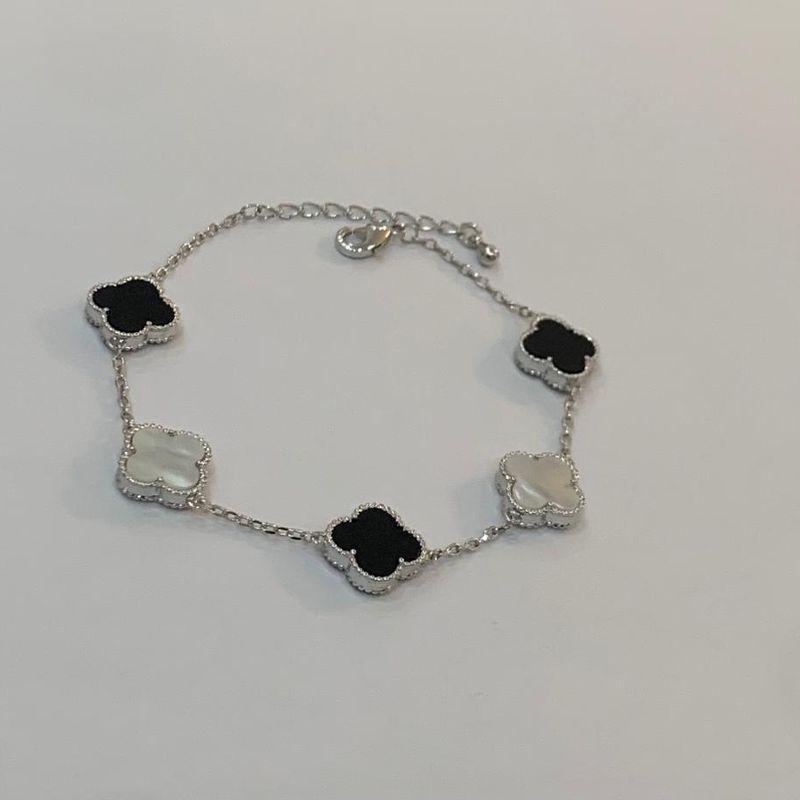 PULSEIRA TREVO ONIX/MADREPEROLA SEMIJOIA