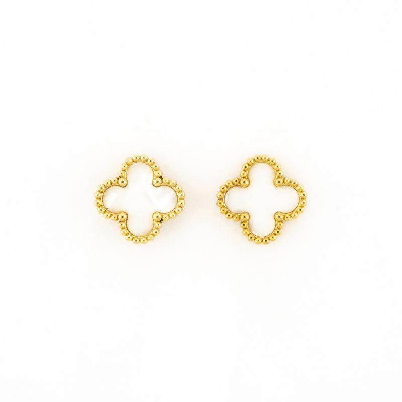 BRINCO TREVO MADRE PÉROLA M BANHADO NO OURO AMARELO