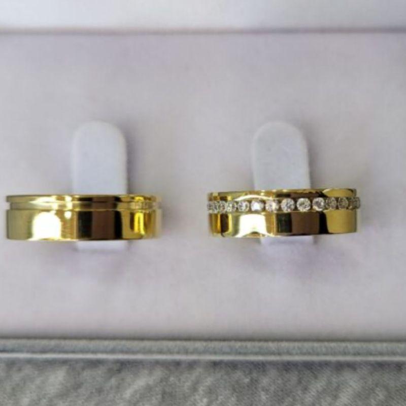 ALIANÇAS DE MOEDA 5MM RETA COM PEDRAS E FRISO (PEDIDOS E PERSONALIZAÇÃO PELO WHATSAPP)
