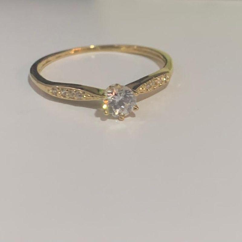 ANEL SOLITARIO 6 GARRAS CRAVEJADO NO ARO OURO 18K