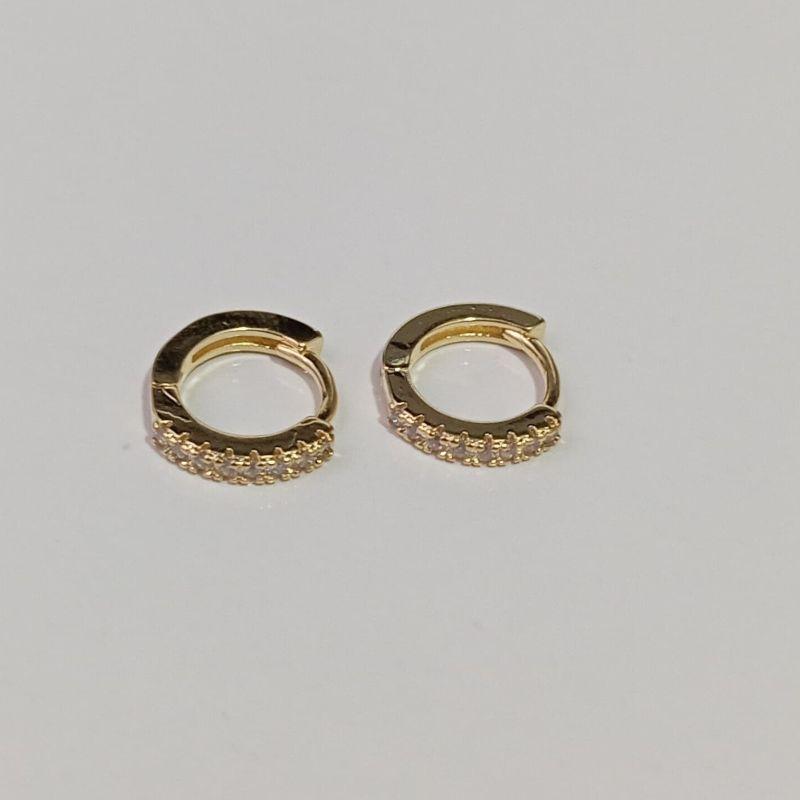 BRINCO ARGOLA COM ZIRCÔNIAS MICROCRAVEJADAS P