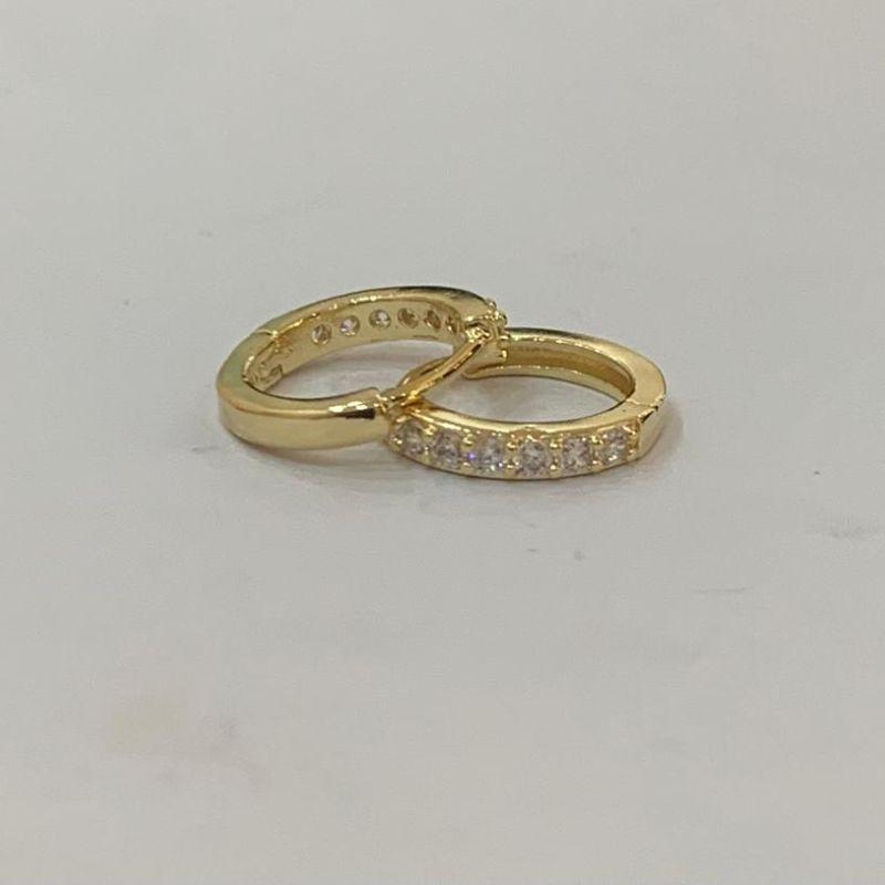 BRINCO ARGOLA CRAVEJADA INTERNO M