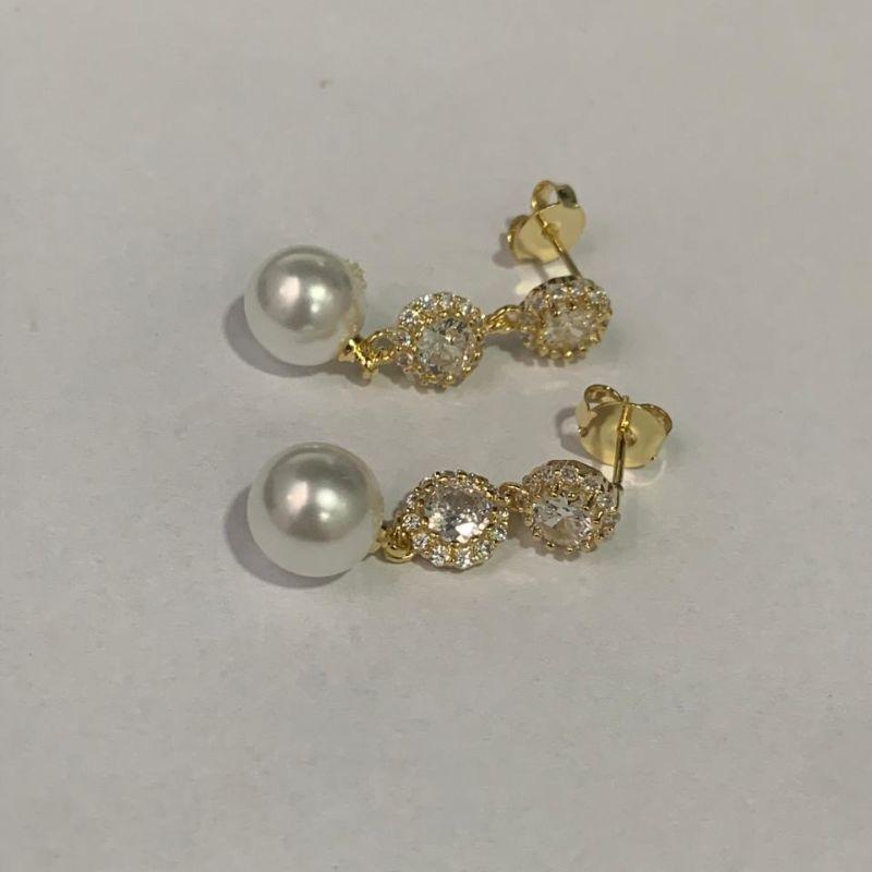 BRINCO PÊNDOLA DE 2 PONTO DE LUZ E PÉROLA