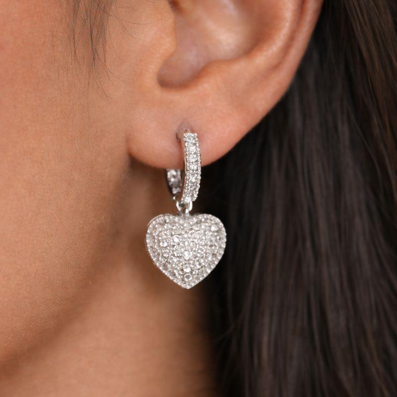 BRINCO ARGOLA G PENDURICALHO CORACAO CRAVEJADO ZIRCONIAS - BANHO PRATA