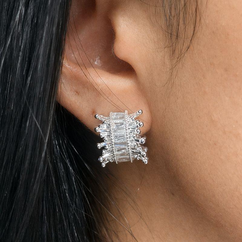 BRINCO LUMI CRAVEJADO ZIRCONIA NAVETE MILIGRAM BANHO PRATA